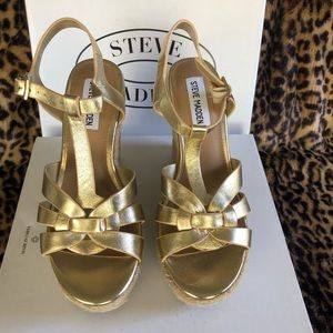 Steve Madden Keesha Gold Leather Wedge Sandal